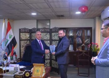 وفد مديرية ماء النجف يكرم المهندس نجم الحيالي