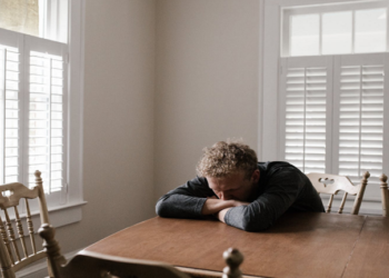 أسباب تزيد خطر إصابة الرجال في منتصف العمر بالسرطان!