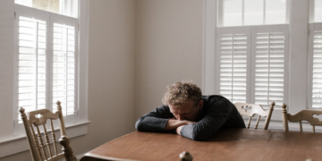 أسباب تزيد خطر إصابة الرجال في منتصف العمر بالسرطان!