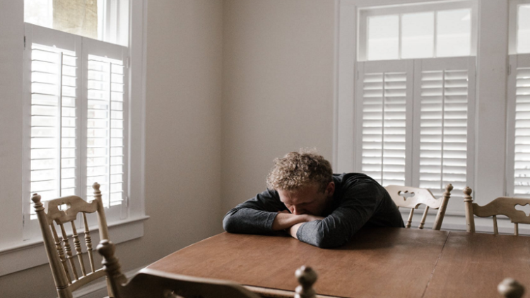 أسباب تزيد خطر إصابة الرجال في منتصف العمر بالسرطان!