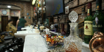 إحباط محاولات تهريب أكثر من 66 ألف زجاجة خمر إلى السعودية…