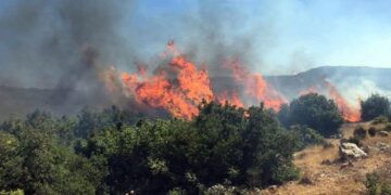 إخماد حريق في موقعي وادي العرايش ووادي حنا بريف حمص