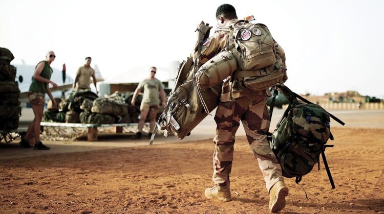 إصابة جنود فرنسيين في هجوم انتحاري في مالي