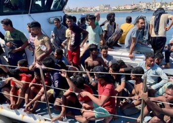 إنقاذ عشرات المهاجرين من الغرق قرب السواحل الليبية