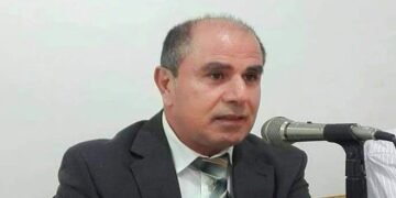 إياد خزعل : تجربة تمزج النص العمودي وقصيدة النثر