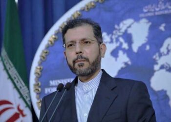 إيران تحذر من تجاوز “خطوط حمر” بعد تقارير عن تحرك إسرائيلي