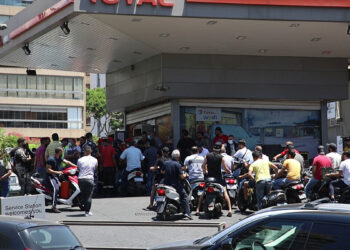 إيران: سنواصل إرسال الوقود إلى لبنان وأمريكا لا يمكنها منعنا