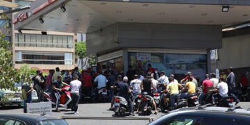 إيران: سنواصل إرسال الوقود إلى لبنان وأمريكا لا يمكنها منعنا