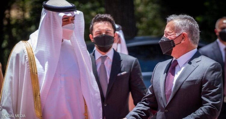 الآلاف يفرون خشية ثوران ثان لبركان إفريقيا العملاق