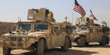 الاحتلال الأمريكي يدخل أسلحة ومواد لوجستية إلى قاعدته بدير الزور