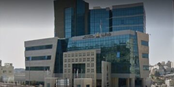 الاحتلال يواصل جرائمه بحق الفلسطينيين وممتلكاتهم