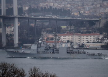 الجيش الروسي يتابع تحركات سفينة للناتو بالبحر الأسود