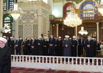 الرئيس الأسد يؤدي صلاة عيد الفطر في الأموي بدمشق