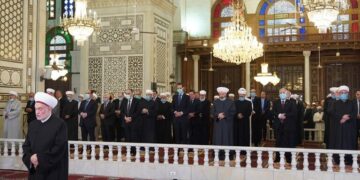 الرئيس الأسد يؤدي صلاة عيد الفطر في الأموي بدمشق