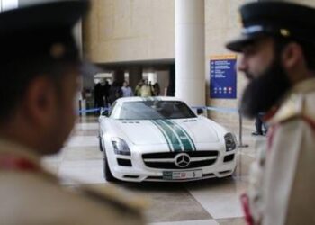 السجن 14 عاما لثلاثة متهمين خليجيين انتحلوا صفة رجال أمن