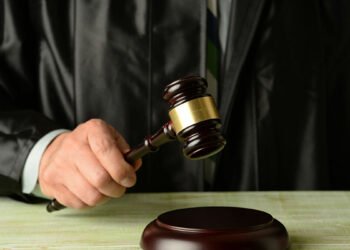 السجن 7 سنوات بحق اثنين من المسؤولين العراقيين