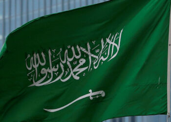 السعودية.. التحقيق مع “لواء” وضباط متقاعدين حصلوا على ملايين الدولارات في قضايا جنائية