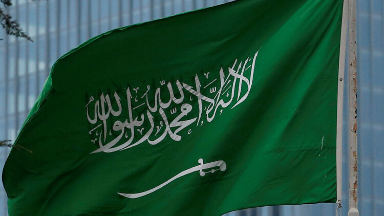 السعودية.. التحقيق مع “لواء” وضباط متقاعدين حصلوا على ملايين الدولارات في قضايا جنائية