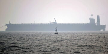 السفينة التي تعرضت لانفجار في خليج عمان تابعة لشركة (إسرائيلية)