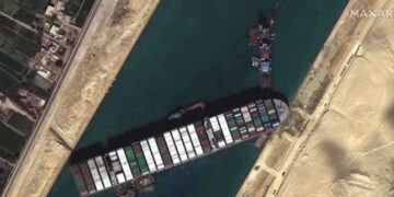 الكشف عن سبب جنوح سفينة “إيفر غيفن”