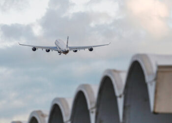 الكويت تمنع المواطنين من السفر إلا بشرط واحد