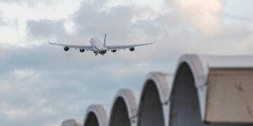 الكويت تمنع المواطنين من السفر إلا بشرط واحد