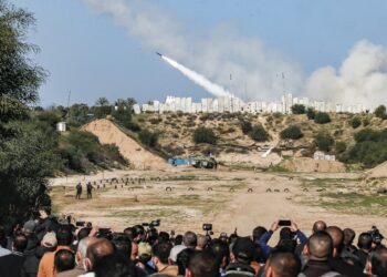 المقاومة الفلسطينية تطلق صواريخ مناورات «الركن الشديد»