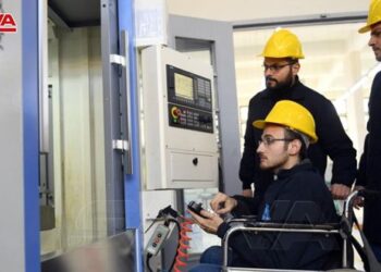 المهندس مفيد مهروسة يتحدى إعاقته ويتفوق دراسياً وعملياً