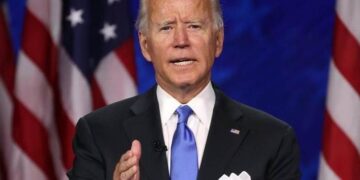 بايدن يحذر من أزمة مناخ تهدد البشرية