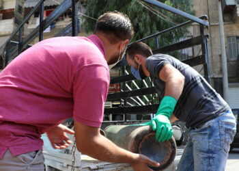 بلد عربي يبحث عن اسطوانات الأوكسجين وسط أنباء عن تهريبها