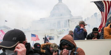 تحديد هوية شخصين استخدما مواد كيميائية في اقتحام الكابيتول