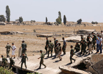 تشييع جماعي لضحايا الهجوم على حافلة للجيش السوري