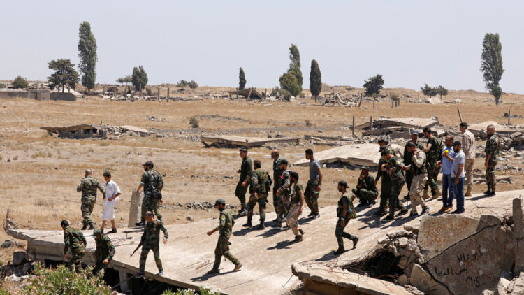 تشييع جماعي لضحايا الهجوم على حافلة للجيش السوري