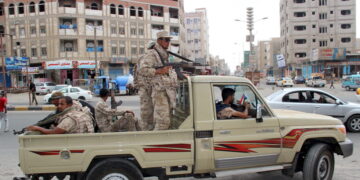 تنظيم “القاعدة” يخطف ستة من عناصر الأمن اليمني