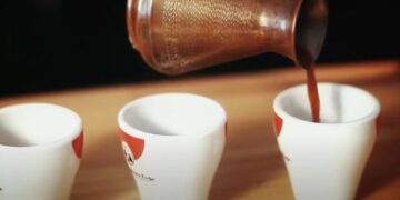 ثلاثة فناجين من القهوة يوميا تقلل من خطر النوبات القلبية