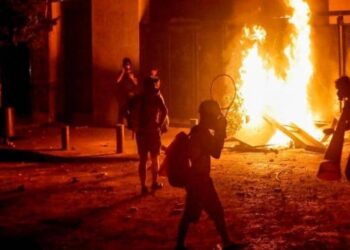 جرحى باشتباك مسلح في بيروت واحتجاجات قرب بعبدا