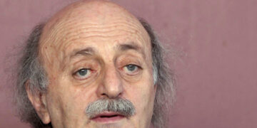 جنبلاط يسأل: لماذا مات فجأة ملف ترسيم الحدود مع إسرائيل؟