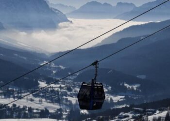 حادث سقوط “تلفريك” بجبال الألب أدى لمصرع عدد من الأشخاص