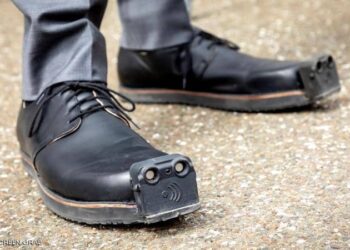 حذاء جديد يجعل حركة “المكفوفين” أكثر أمانًا