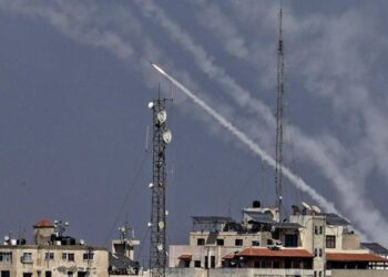 حماس ترد على اغتيال قادتها وتدمير برج جديد