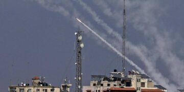 حماس ترد على اغتيال قادتها وتدمير برج جديد