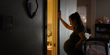 دولة خليجية تلغي عقوبة الحمل خارج إطار الزواج!