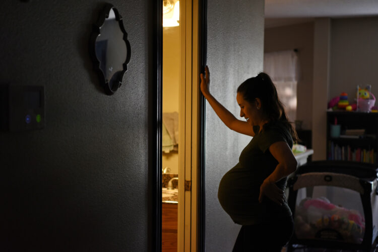 دولة خليجية تلغي عقوبة الحمل خارج إطار الزواج!