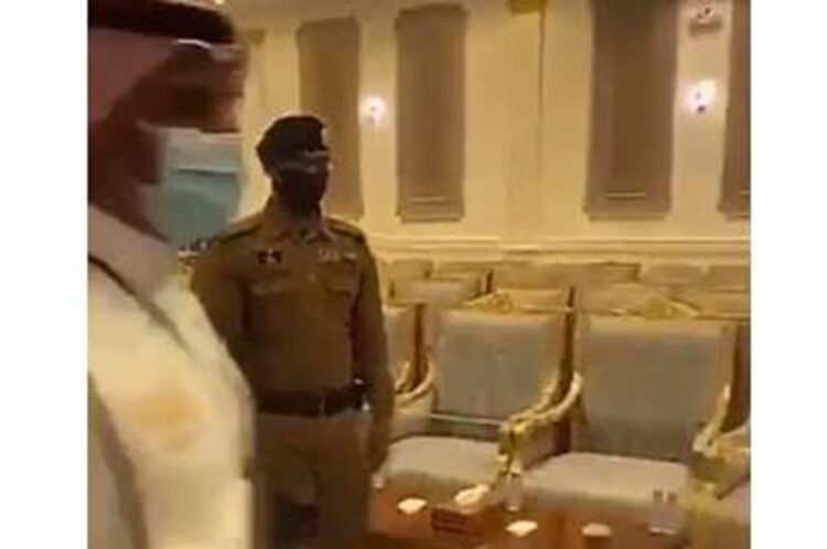 سعودي يقتل مصريا ويصيب آخر