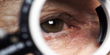 طبيبة عيون توضّح تأثير “كوفيد-19” في جودة الرؤية