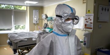 عالمة أوبئة تحذر من الإصابة بنوبة قلبية وجلطة دماغية بعد “كوفيد-19”