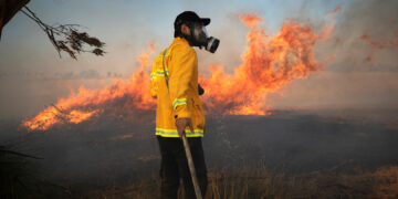 عقب هجوم من “حزب الله”.. حرائق في جنوب إسرائيل جراء إطلاق بالونات من غزة