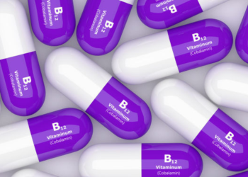 علامة في العين تدل على نقص فيتامين “بي 12″…