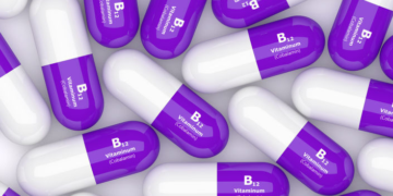 علامة في العين تدل على نقص فيتامين “بي 12″…