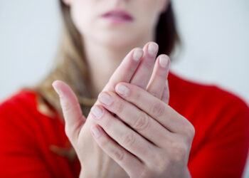 على ماذا تدل برودة اليدين؟